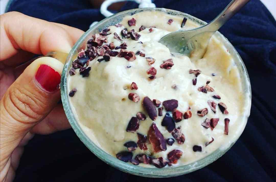 helado-crema-de-cacahuetes-nibs-cacao helado-crema-de-cacahuetes-nibs-cacao