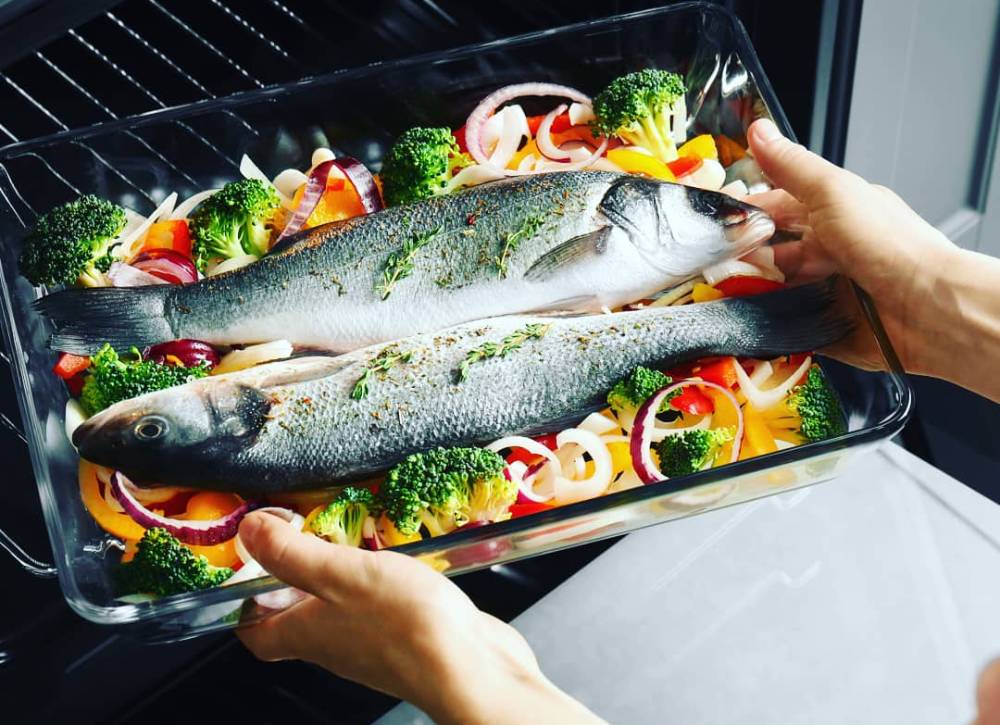 pescado-al-horno-sobre verduras